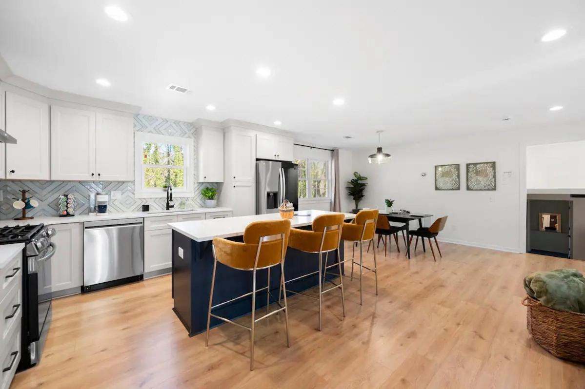 Outdoor Projector, Arcade, Fire Pit, 2 Car Garage, 2 Living Rooms Snellville Εξωτερικό φωτογραφία